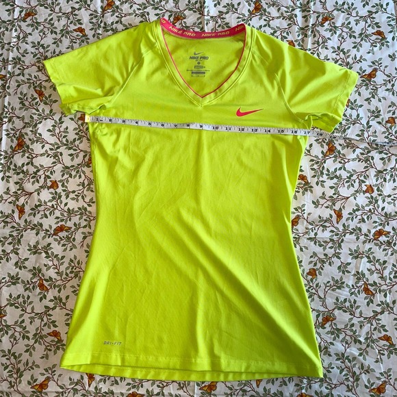 Women’s Nike Pro Dri-Fit fitted short sleeve spandex top - Picture 3 of 6